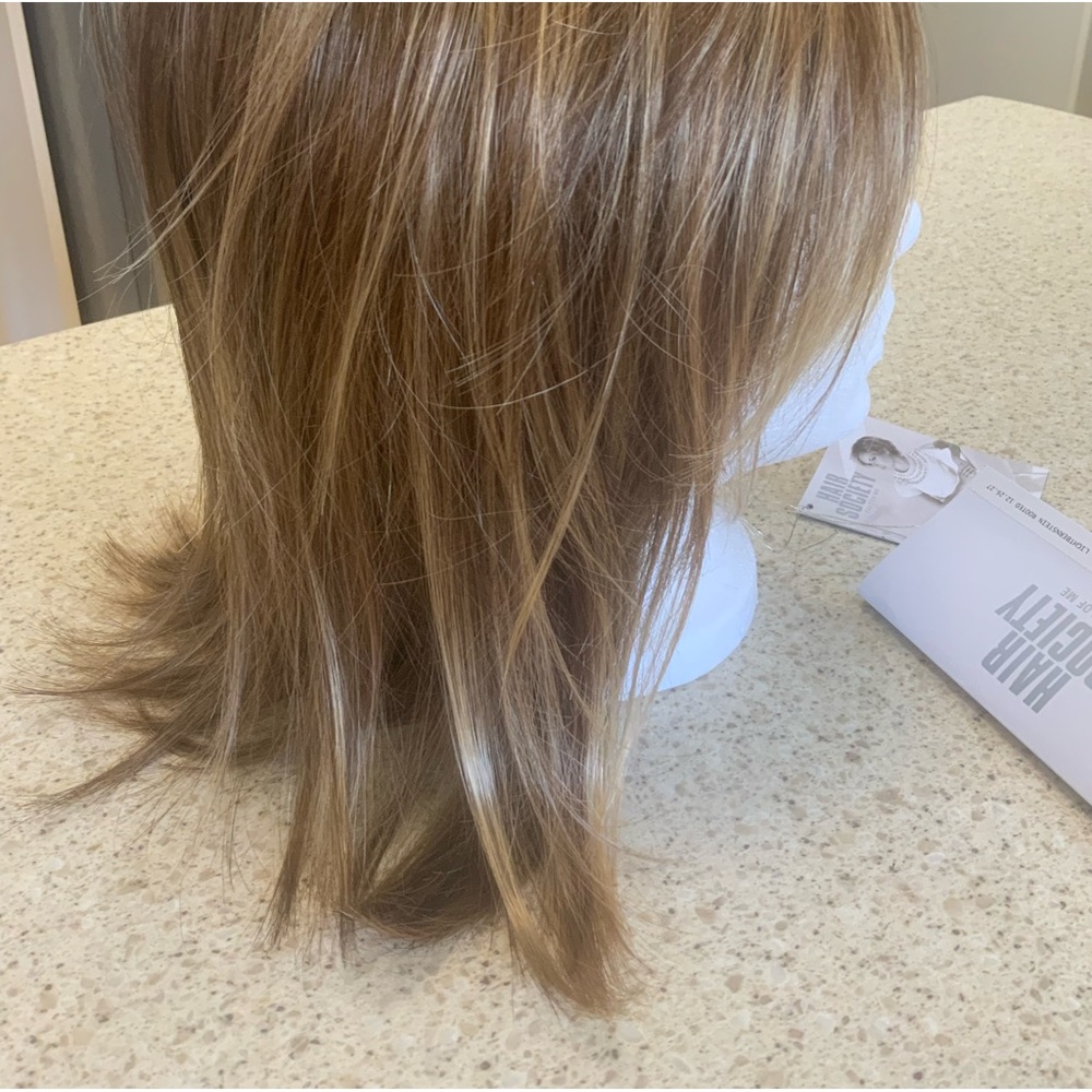 Gently used Ellen Wille Style Icone Synthetic Wig (Rooted)